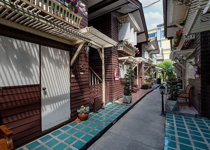 Bangphlat Hotel 3*