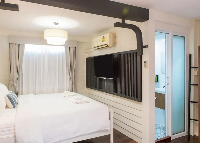 Bangphlat Hotel 3*